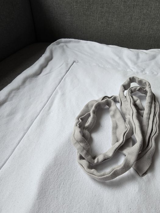 Rożek niemowlęcy biały z szarym pasem Roger Publishing Mamaginekolog