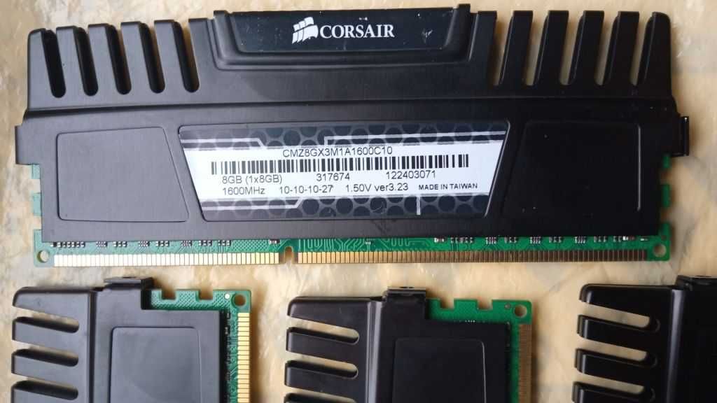 Оперативная память CORSAIR 8Gb x 2 шт /1600Mhz/DDR3