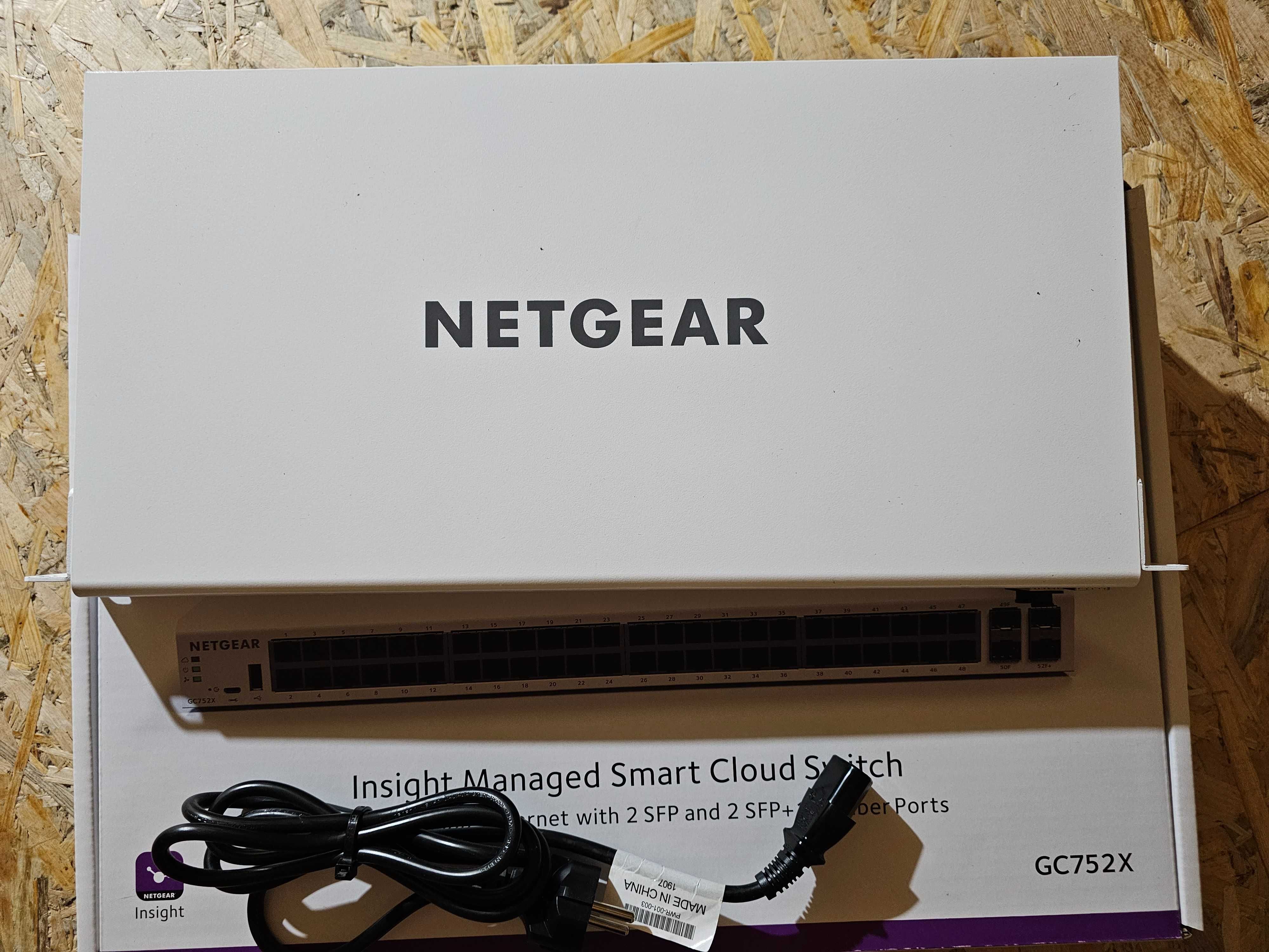 Switch Netgear GC752X — 52-Port Giga, 2 SFP and 2 SFP+ 10G Fiber Ports