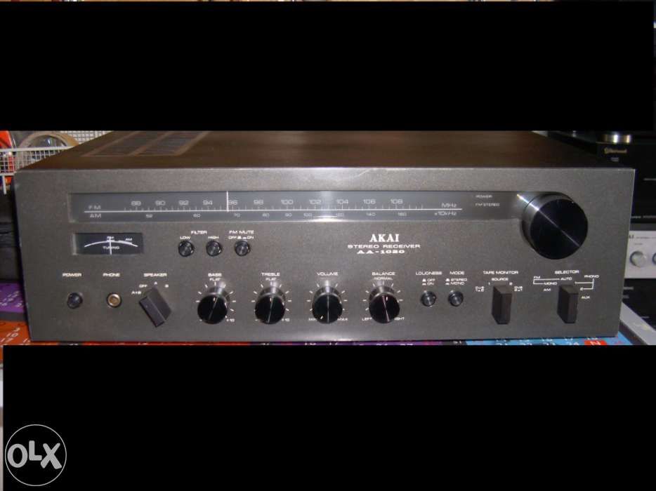 Receiver Akai 1020