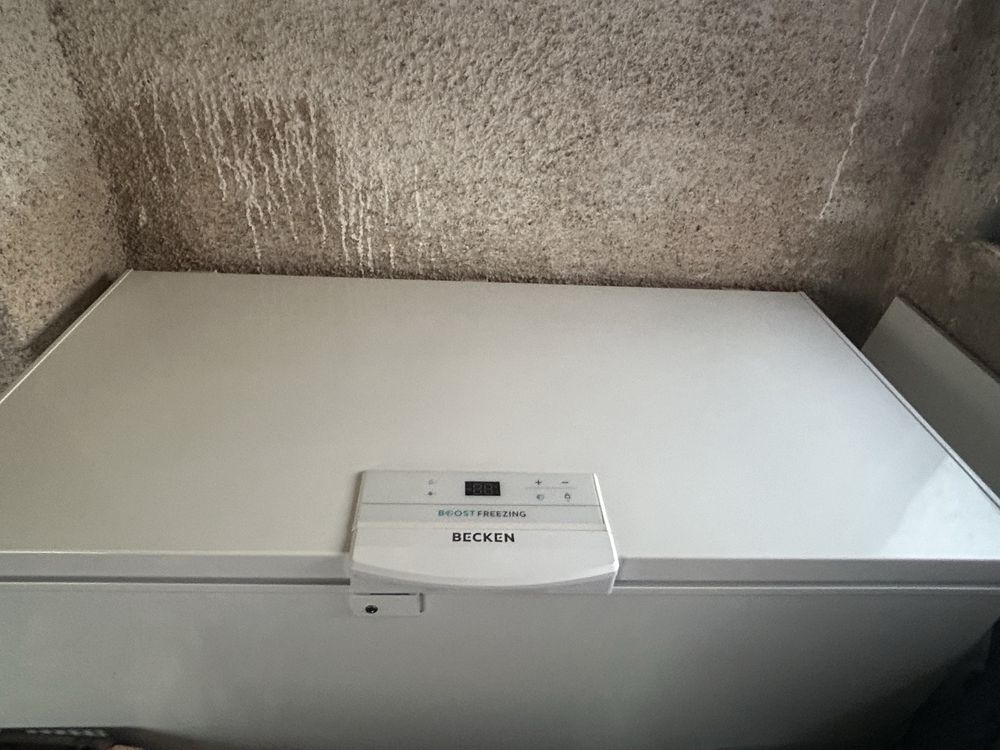 Arca becken , capacidade 300 litros, em bom estado
