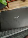 czarny laptop ASUS