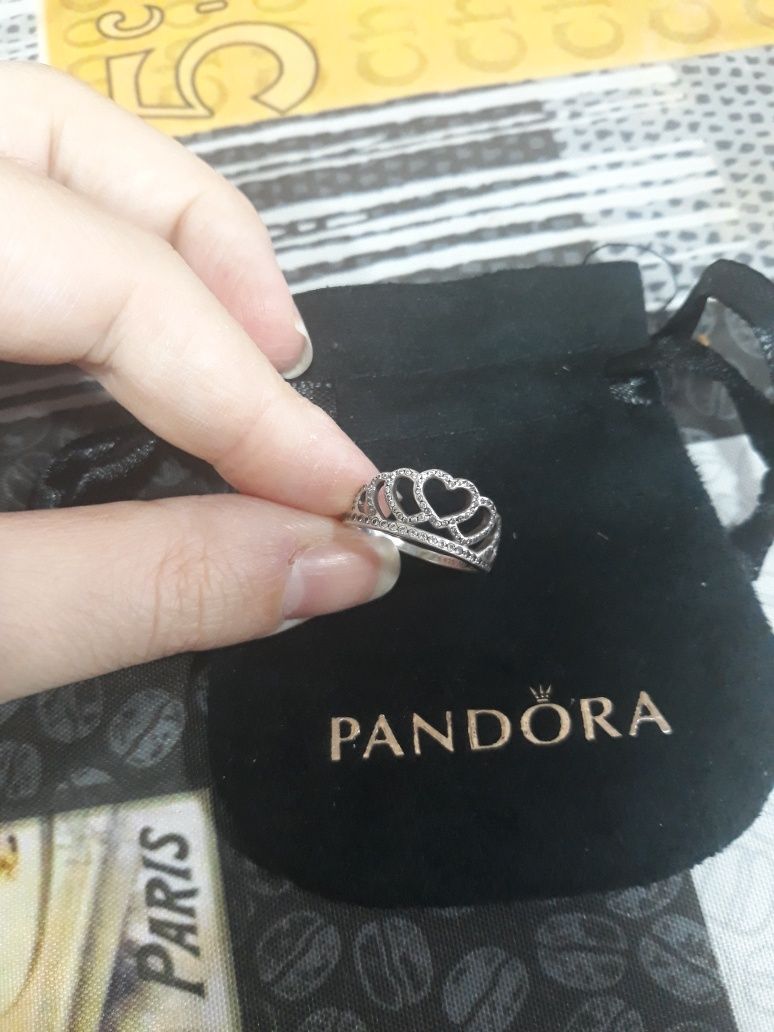 Anel Pandora tiara corações