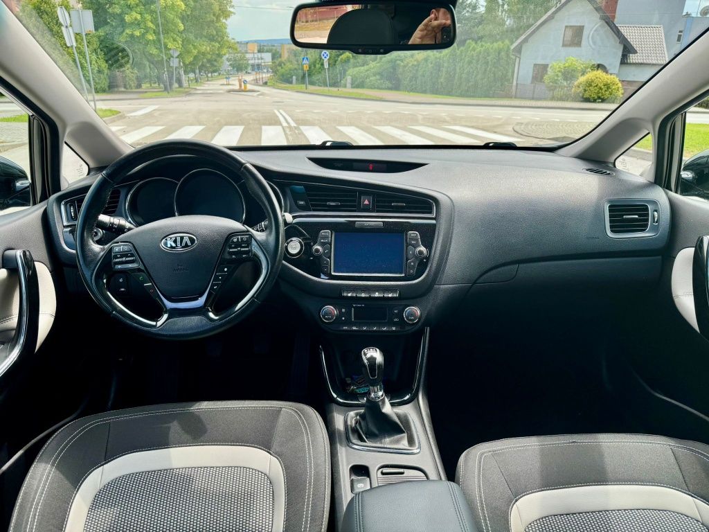 Sprzedam KIA CEED Led. Panorama MAX OPCJĄ