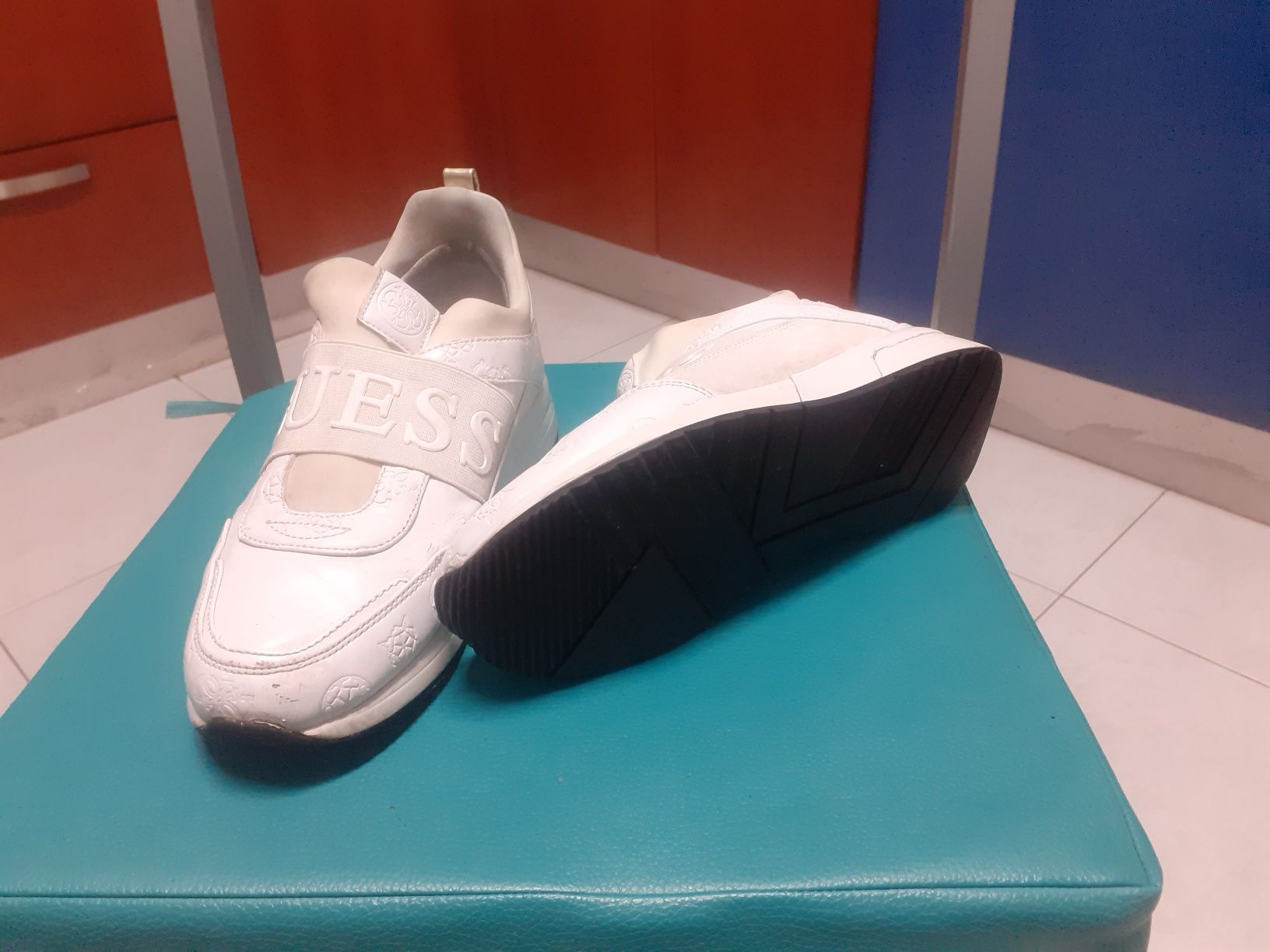 Sapatilhas da Guess brancas