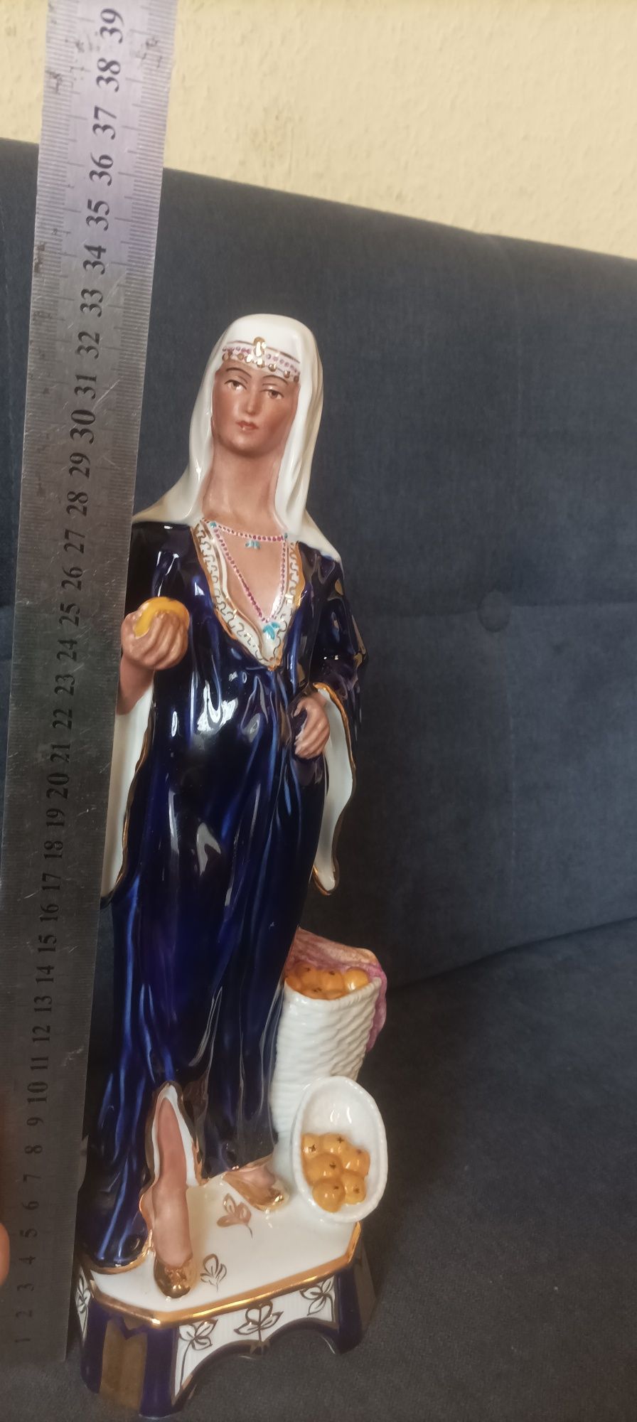 Royal dux bohemia kobieta z pomarańczami figurka porcelanowa unikat