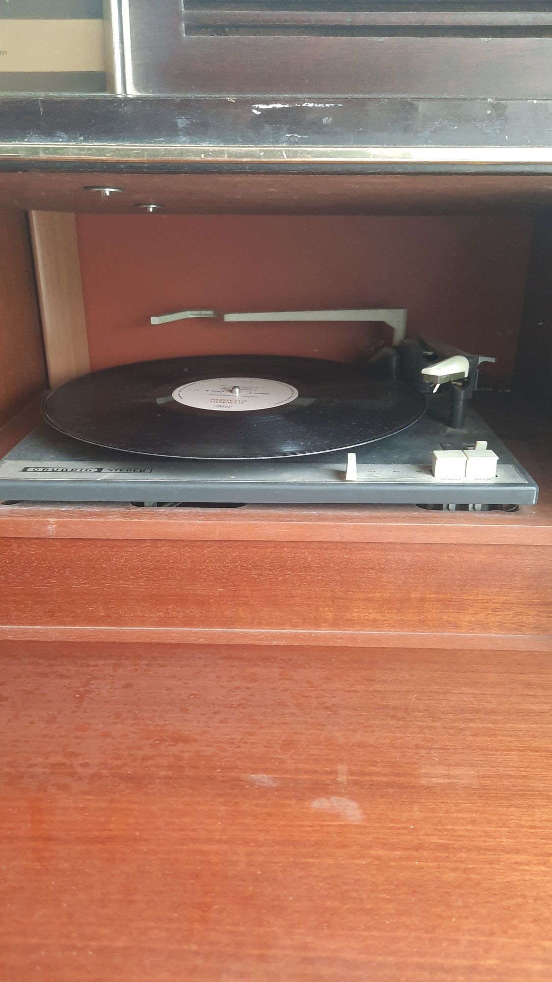 Rádio aparador antigo Grundig