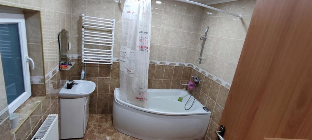 Будинок з земельною ділянкою