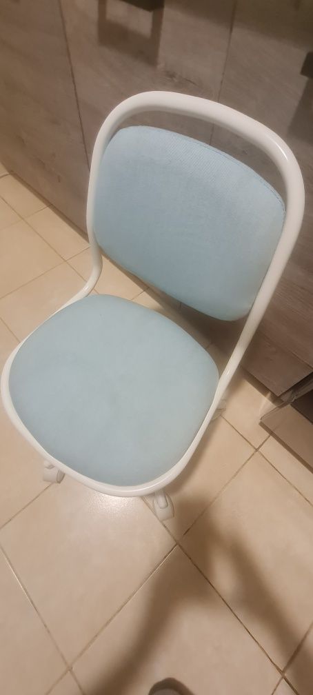 Kszeselko dla dziecka pod biurko
