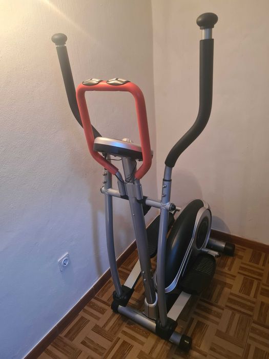 Bicicleta elétrica e máquina de caminhar