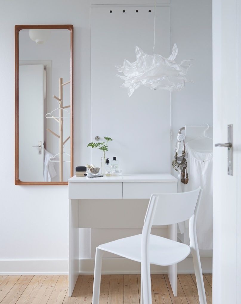 Toaletka Brimnes Ikea z lustrem