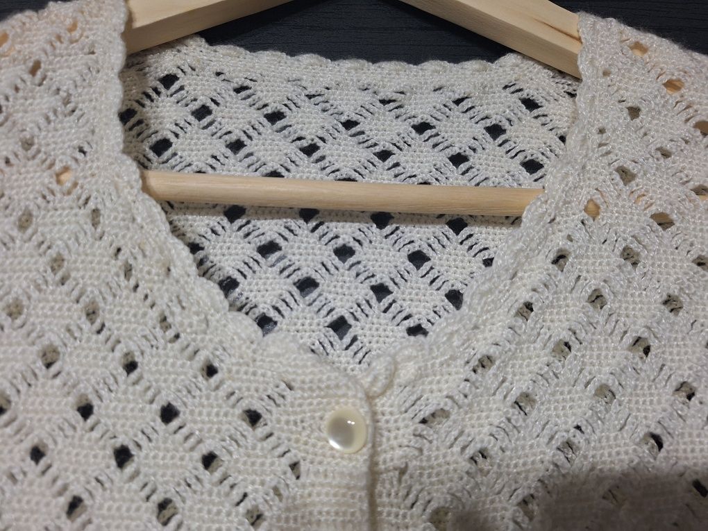 Sweter hand made na szydełku, nowy, ażurowy, ecrue rozm. S/M