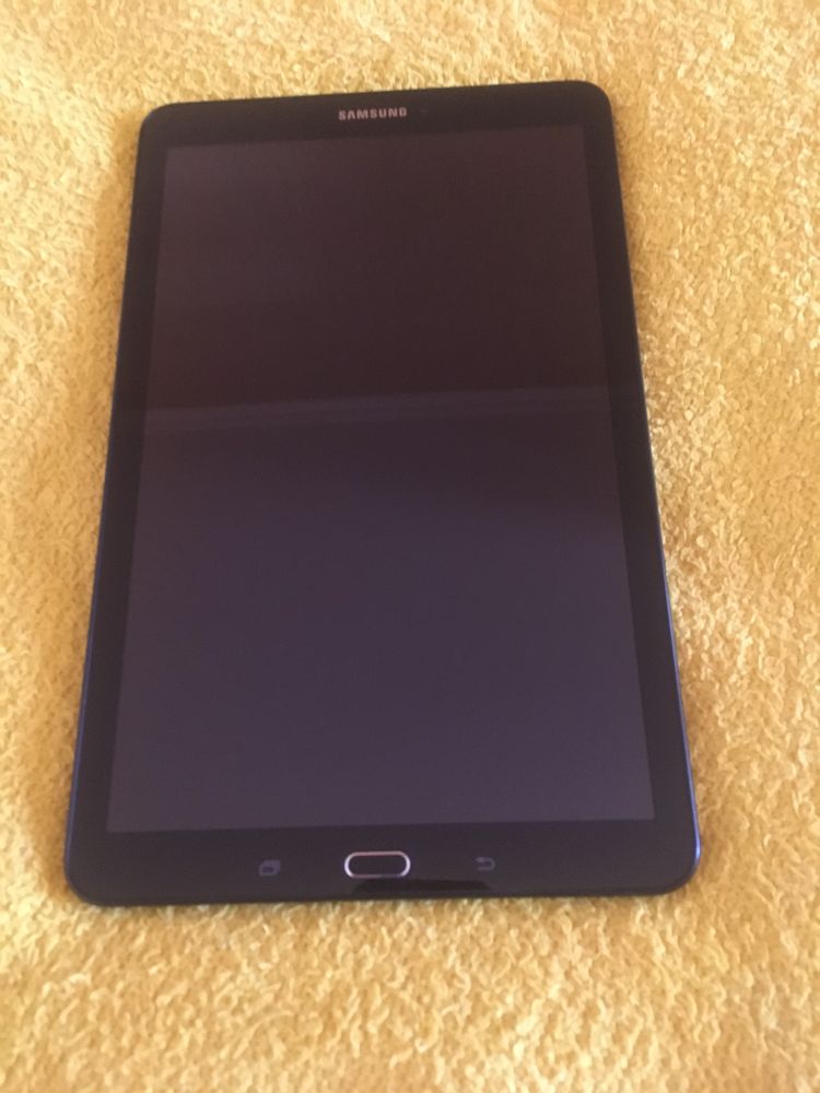 Планшет Samsung «Galaxy Tab E» SM-T561