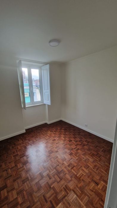 Aluga-se apartamento