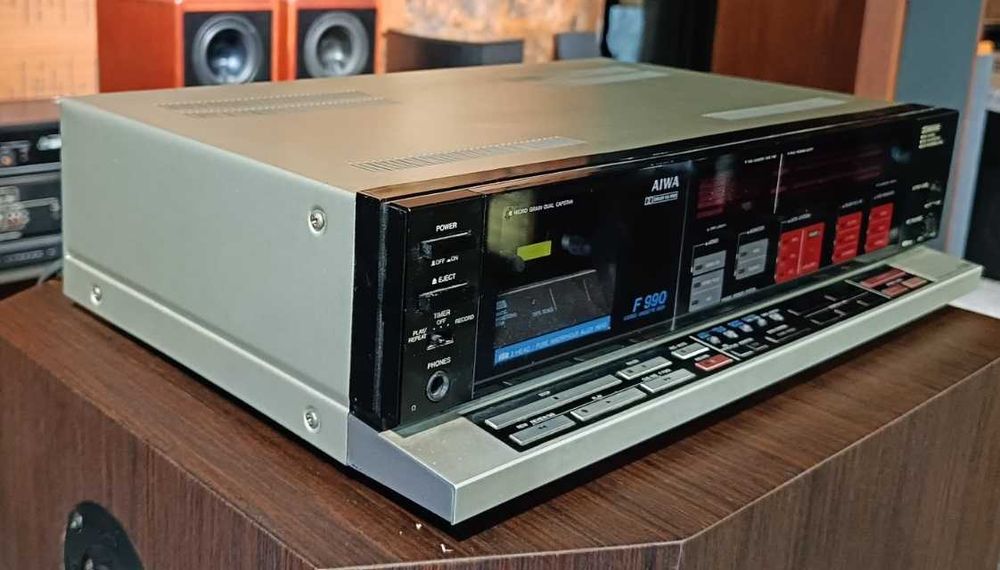 Aiwa AD-F990 топова аудіофільська касетна дека
