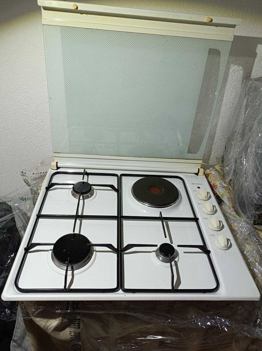 Placa e Forno Indesit  encastráveis em BOM ESTADO