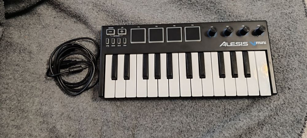 Миди клавиатура alesis