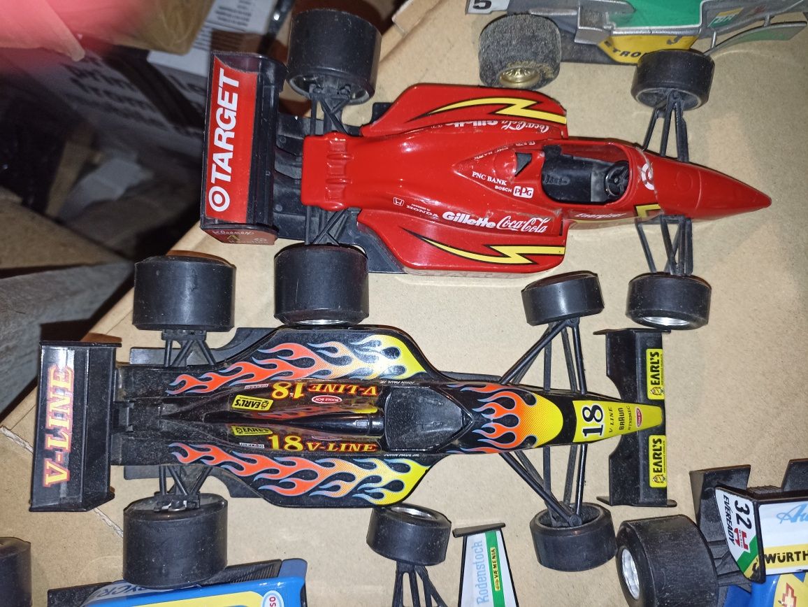 Zestaw 8 modeli bolidów F1 skala 1:24