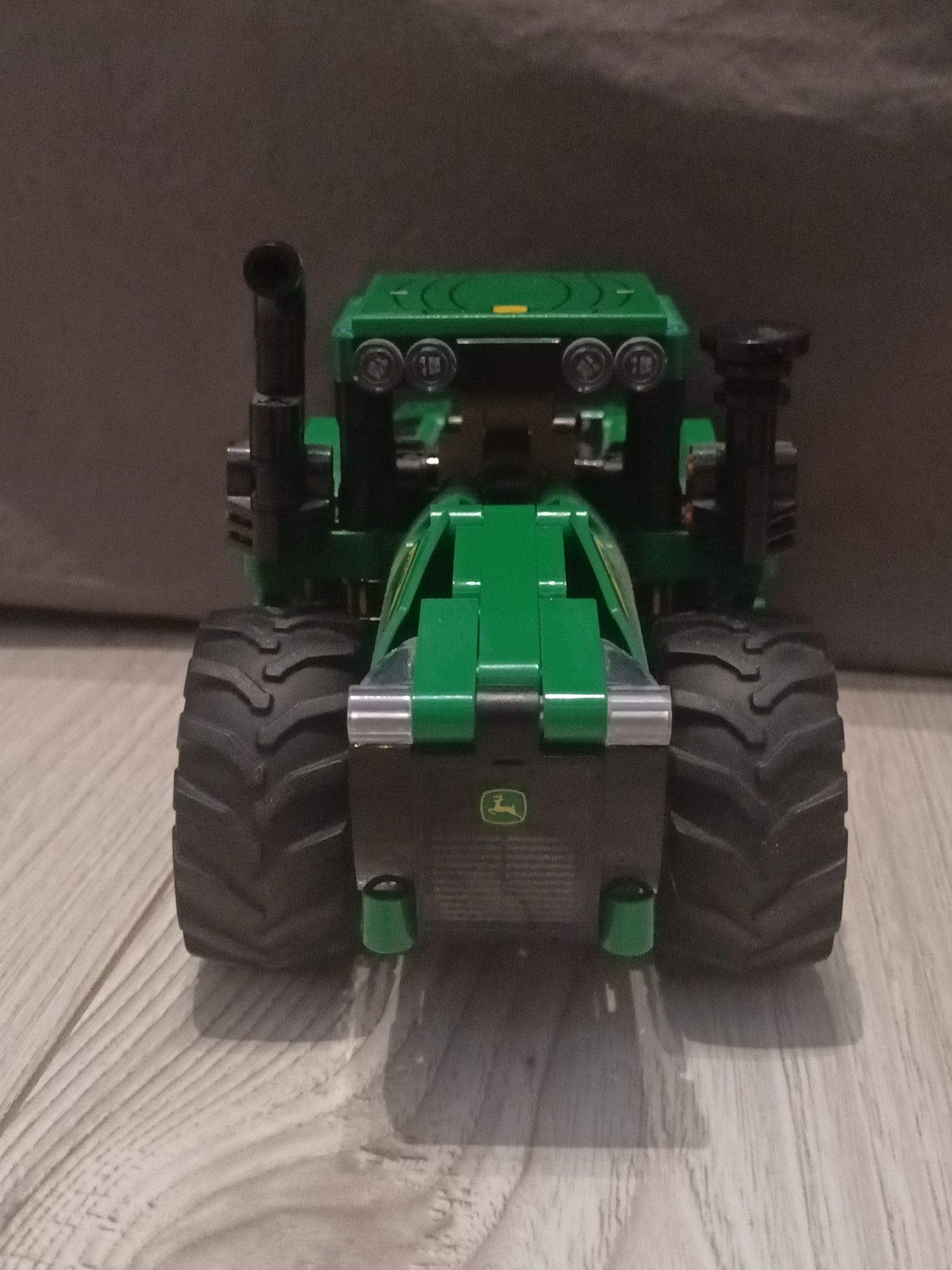 Lego 42136 traktor john deere.