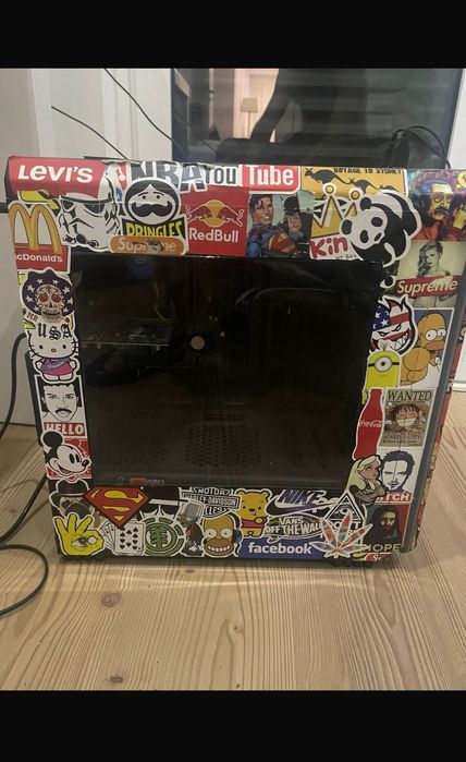 Torre gaming e monitor