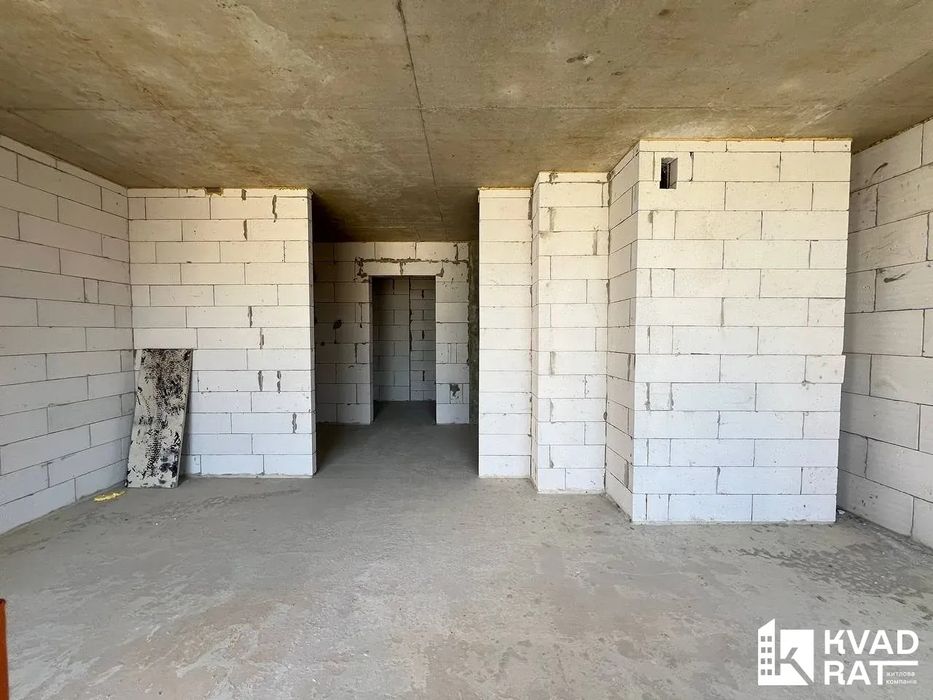 Терміновий продаж неподалік озера та парку