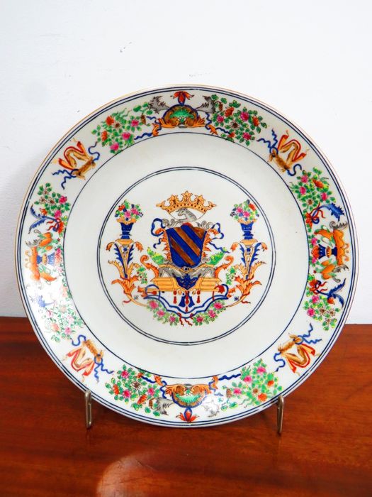 Prato brasonado da UW.