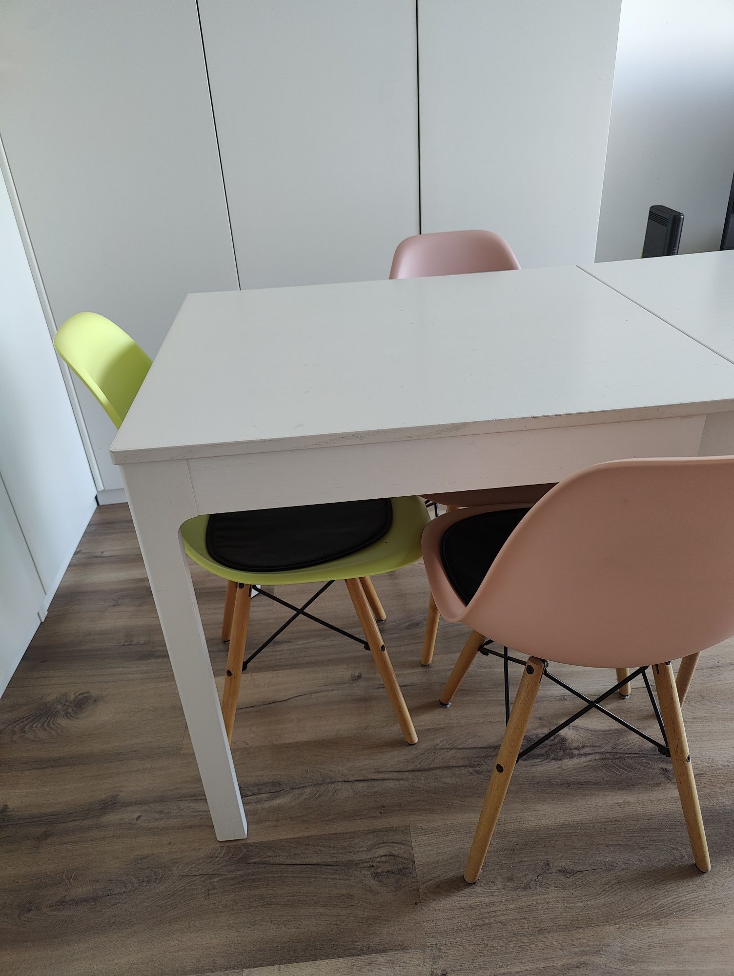 Mesa extensível e cadeiras