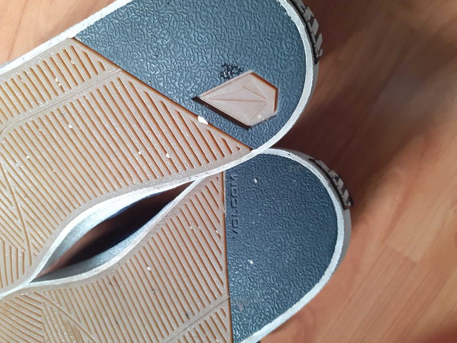 Botas novas da marca americana Volcom