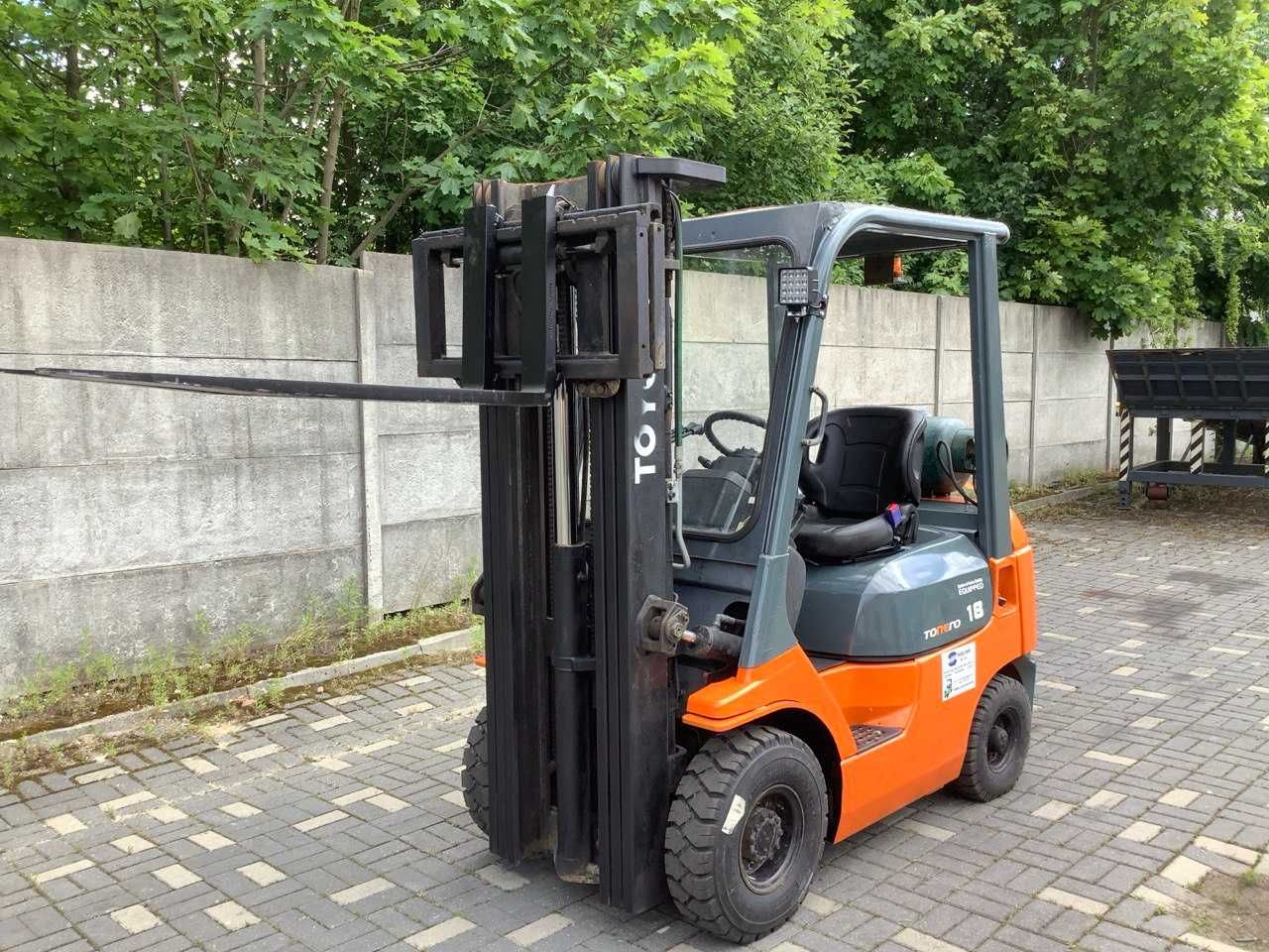 Gazowy wózek widłowy Toyota 7FG18, triplex, po serwisie.