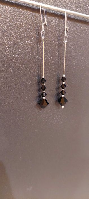 Srebrne, długie kolczyki z kryształkami Swarovskiego