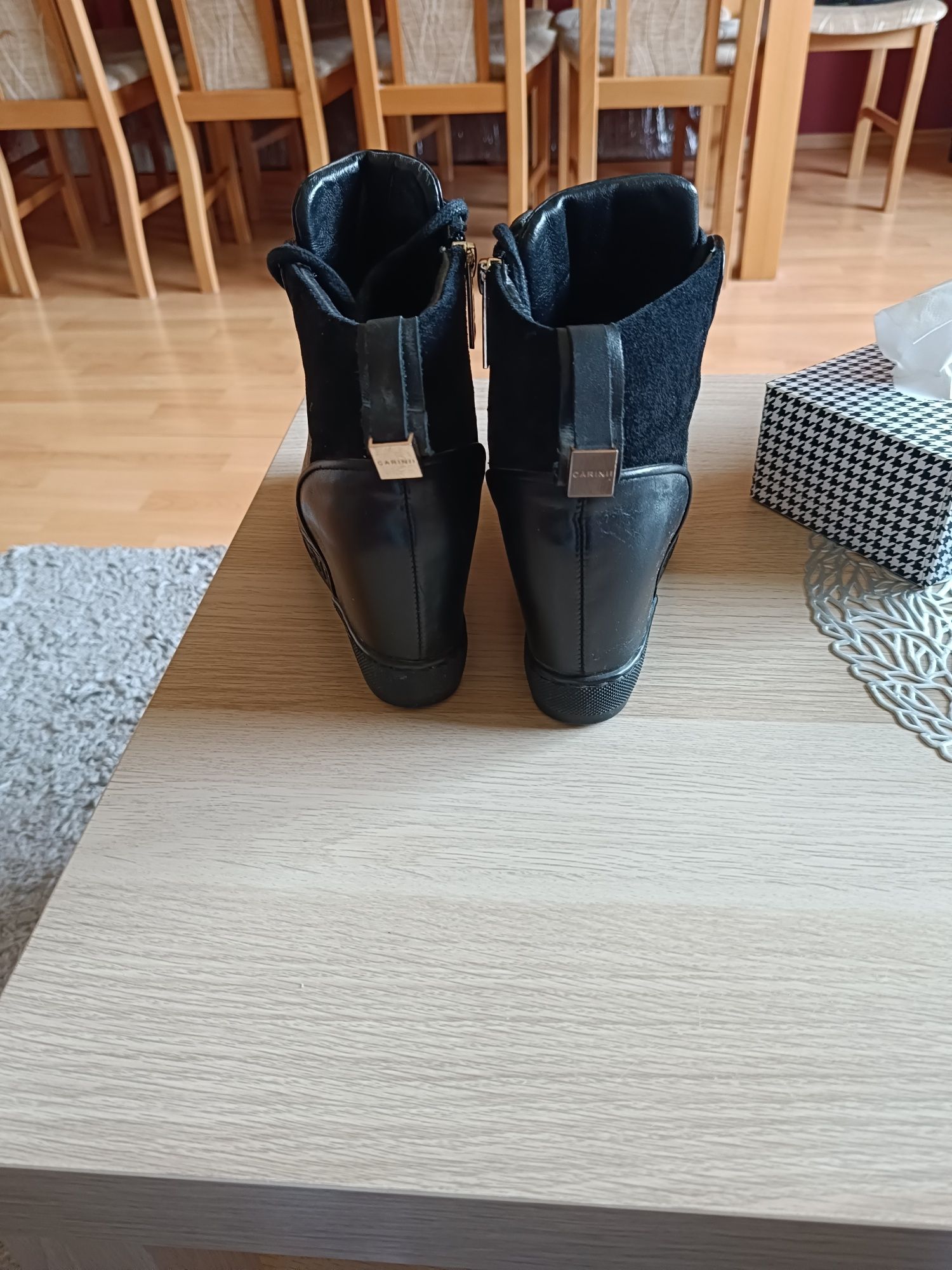 Na sprzedaż buty