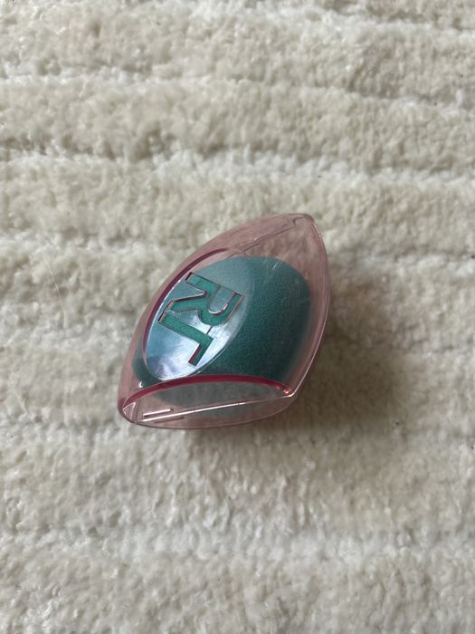 Etui i gąbeczka real techniques