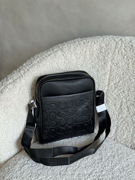 Чоловіча сумка кросбоді