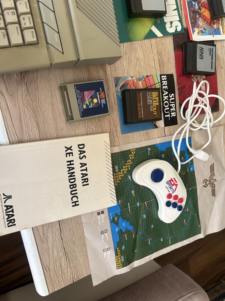Atari XE zestaw z 10 grami