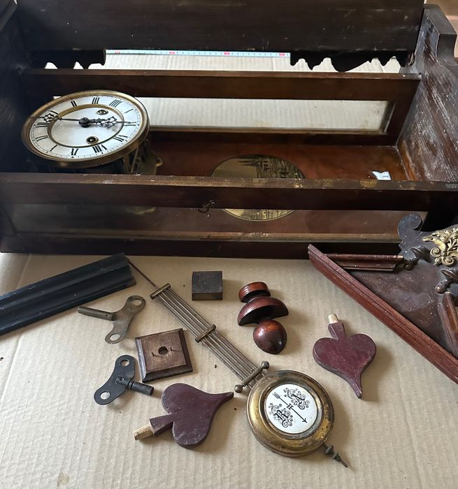 Часы настенные антикварные