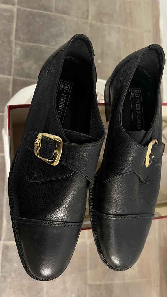 Sapatos Pierre Cardin novos tamanho 40