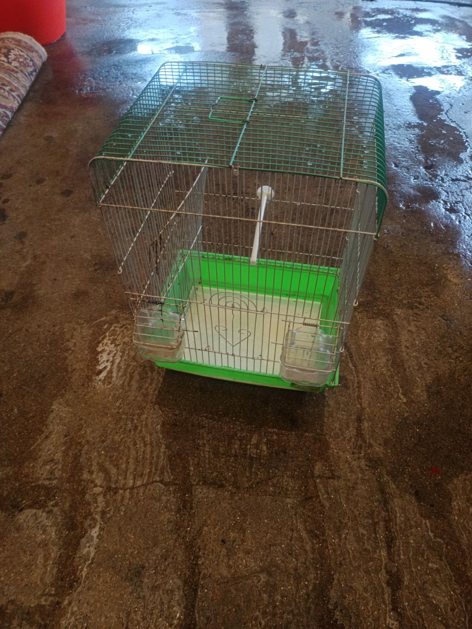 Vende se as duas gaiolas de pássaros