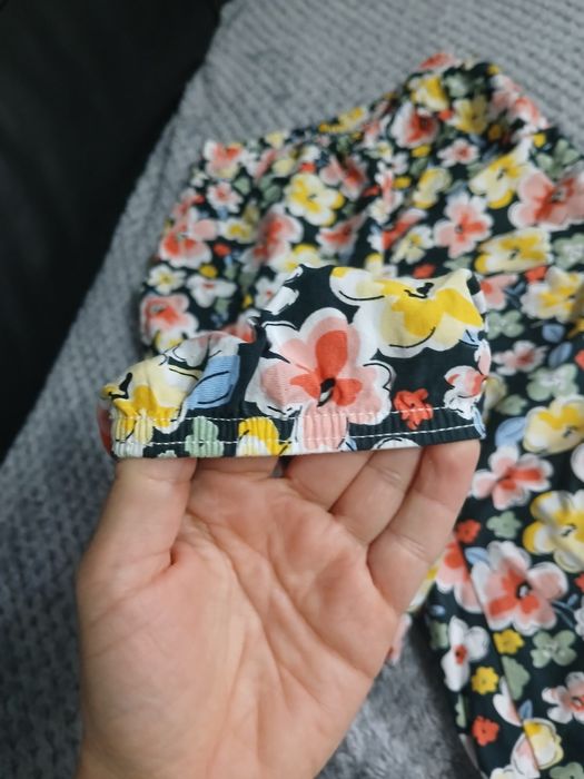 Piękne alladynki haremki w kwiaty 120 cm dziewczynka