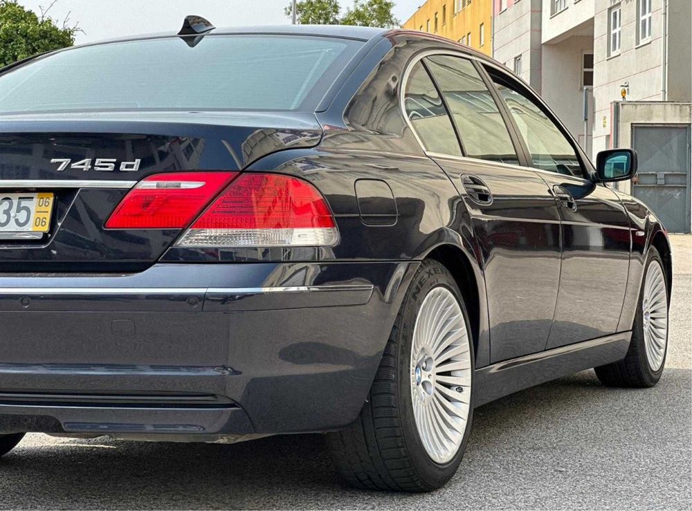 BMW 745d _ V8 _ Biturbo (diesel)