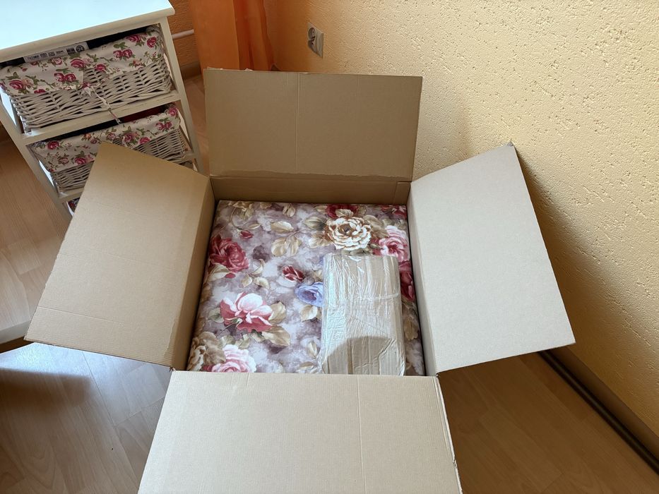 Fotel bujany uszak z podnóżkiem (róże)