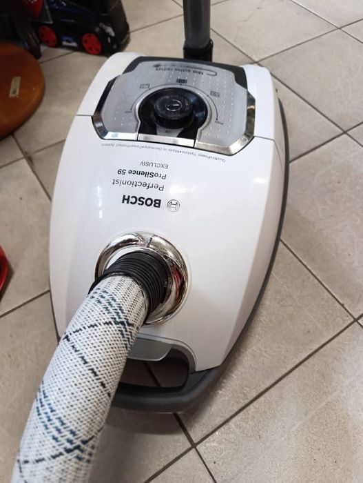 Odkurzacz workowy BOSCH BGL8SILM1/08. FD9508. 
650 W.