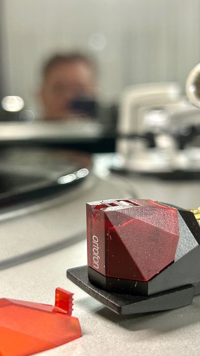 Продам головку звукоснимателя Ortofon 2M Red в отличном состоянии.