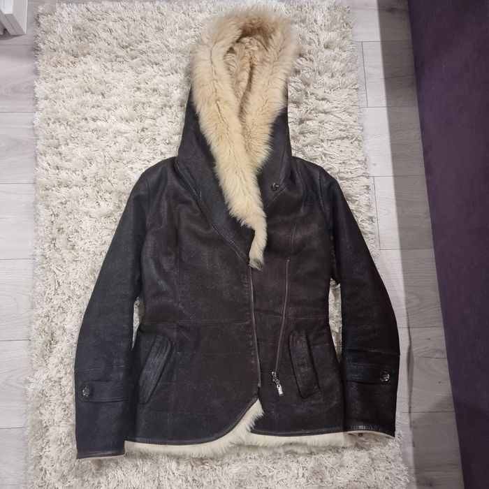 Продаю натуральною дубленку с большими капюшоном размер s