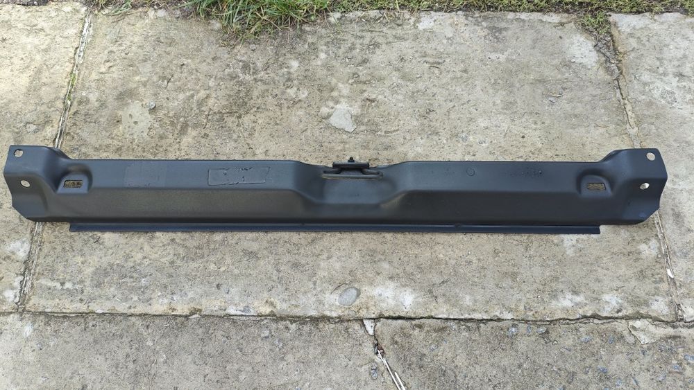 VW T4 верхня перемичка передньої панелі.