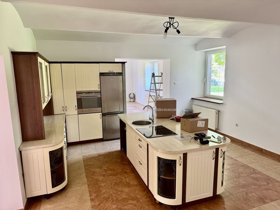 Na Sprzedaż Przestronny Dom 175m2 + 60 Arów Działka