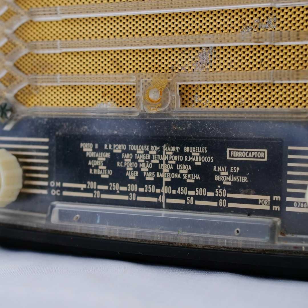 Rádio Philips B2 LN68 (antigo, anos 50)