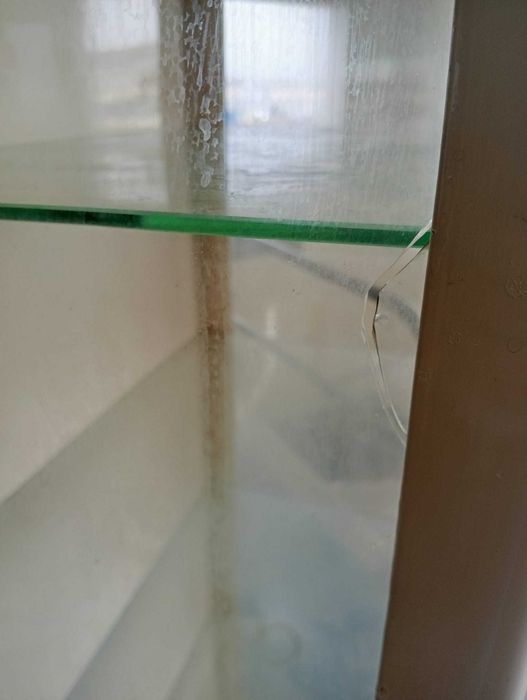 Armário vitrine farmácia antigo vintage em ferro e vidro