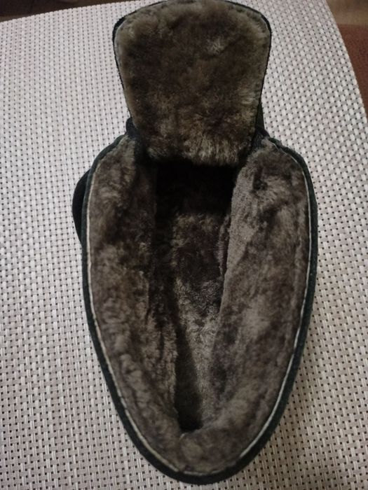 Ботинки чоловічі чорні з нубука на натуральному хутрі від Clarks