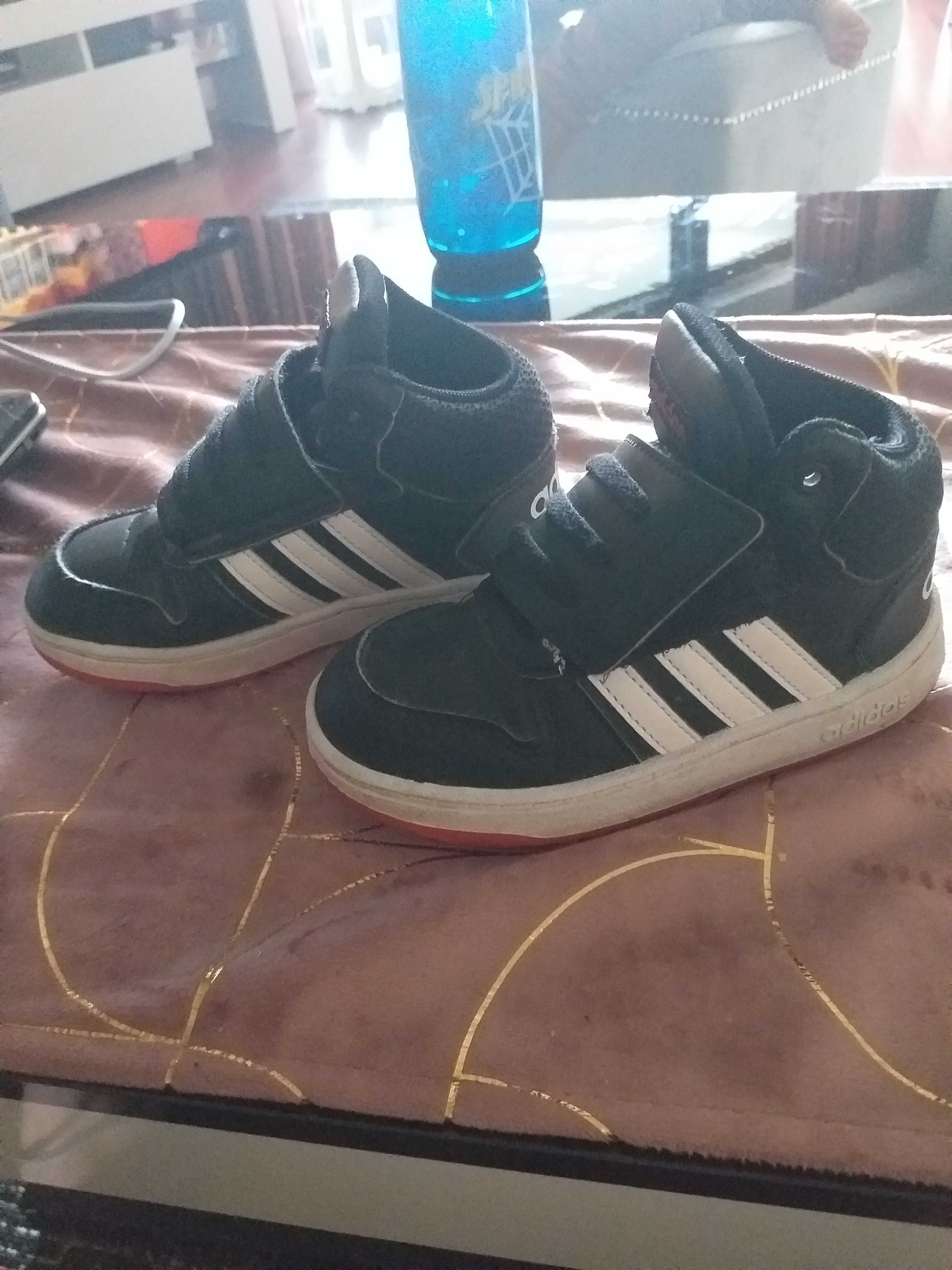 Buty adidas 26 dla dziecka