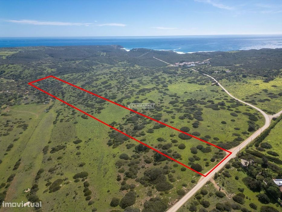 Terreno rústico  com 9440 m2 de área e vista Mar situado a 1km da Prai